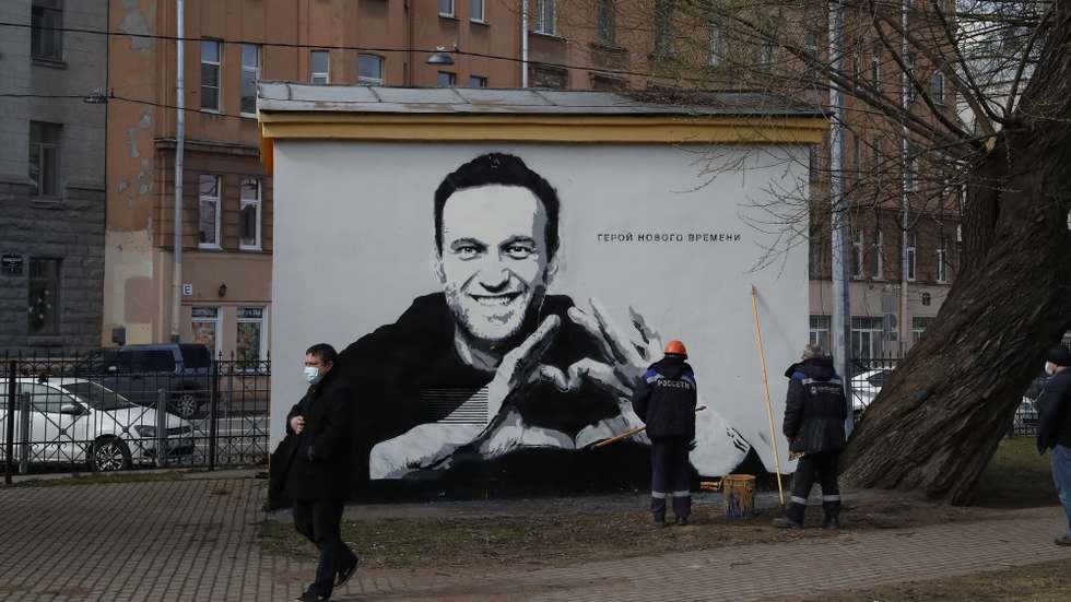 epa09164788 Municipal workers arrive to paint over a graffiti depicting jailed Russian opposition politician Alexei Navalny with wordings reading, 'The hero of the new age', in St. Petersburg, Russia, 28 April 2021. Navalny is currently being held at a prison camp northeast of Moscow, sentenced to imprisonment at the penal camp in early February 2021 for violating parole requirements related to an earlier suspended sentence over 2014 embezzlement charges.  EPA/ANATOLY MALTSEV