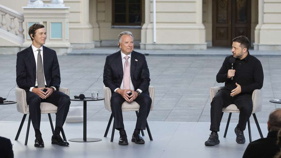 epa13218193 Ukrainian President Volodymyr Zelensky (R), US Special Envoys for Peace, Steve Witkoff (C) and Jared Kushner (L), attend their joint press conference at the Mariinsky Palace in Kyiv, Ukraine, 06 September 2026. The US envoys arrived in Kyiv for talks with the Ukrainian president and his team, one day after their visit to Moscow.  EPA/SERGEY DOLZHENKO