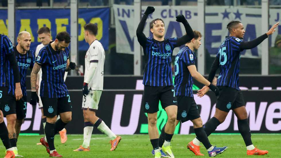 epa12626755 FC Inter's mildfielder Piotr Zielinski celebrates after scoring goal during the Italian Serie A soccer match between FC Inter and Bologna FC in Milan, Italy, 04 January 2026.  EPA/Roberto Bregani