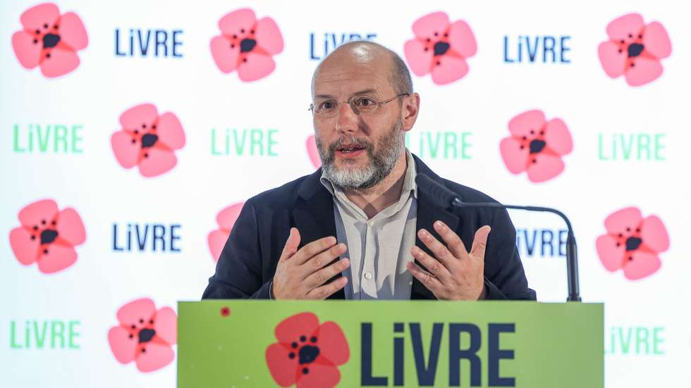 O deputado e coporta-voz do Livre, Rui Tavares, durante a intervenção no encerramento da iniciativa &quot;Os Setembristas&quot;, em Aveiro, 15 de setembro de 2024. PAULO NOVAIS/LUSA