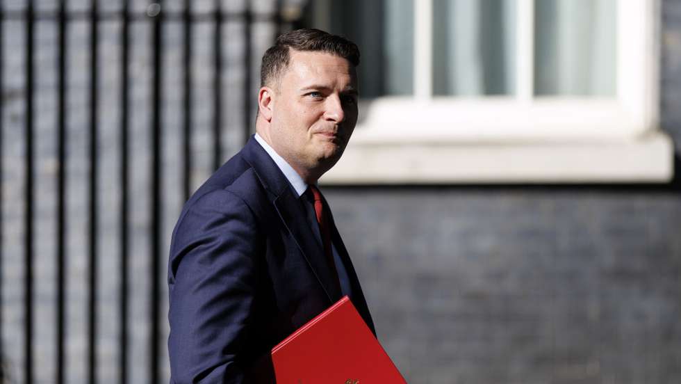 epa12123536 Britain's Secretary of State for Health and Social Care, Wes Streeting, leaves 10 Downing Street during a visit by President of Cyprus Nikos Christodoulides (not pictured) in London, Britain, 21 May 2025.  EPA/TOLGA AKMEN