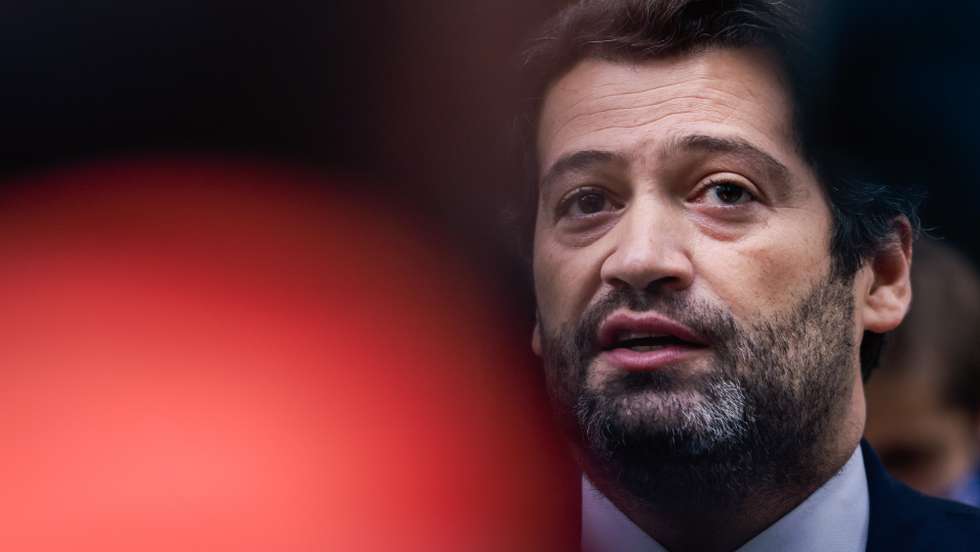 O candidato do Partido Chega! às próximas eleições presidenciais, André Ventura, fala aos jornalistas após entregar o seu processo de candidatura no Tribunal Constitucional, em Lisboa, 18 de dezembro de 2020. JOSÉ SENA GOULÃO/LUSA