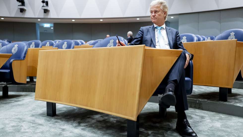 epa12386619 Geert Wilders of the Party for Freedom (PVV) looks on before the start of the second day of the General Political Debate in The Hague, The Netherlands, 18 September 2025. The House of Representatives is discussing the budget presented by the cabinet on Budget Day.  EPA/REMKO DE WAAL