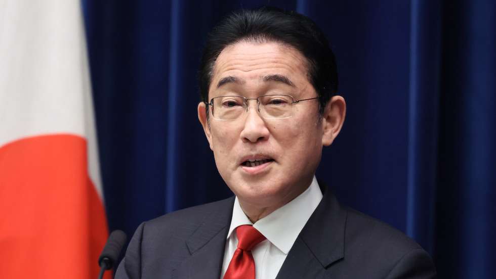 epa10528056 Japanese Prime Minister Fumio Kishida speaks about his parent policy during a press conference at his official residence in Tokyo, Japan, 17 March 2023.  EPA/YOSHIKAZU TSUNO / POOL