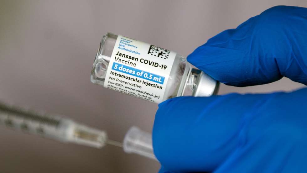 epa09097508 Medical staff member prepares shots of the Janssen (Pharmaceutical Companies of Johnson &amp; Johnson) vaccine against Covid-19 during a vaccination operation organized by St. John's Well Child and Family Center in Los Angeles, California, USA, 25 March 2021. St. John's Well Child and Family Center, the Los Angeles County Federation of Labor and immigrant rights groups organized a press conference prior to the vaccination operation to call for immigrants, including undocumented people, to be prioritized in the COVID-19 vaccine rollout. About 400 immigrant community members will be receiving their COVID-19 vaccines throughout the day at the site.  EPA/ETIENNE LAURENT