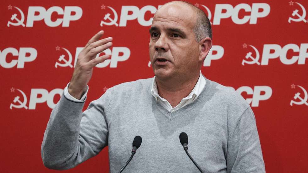O secretário-geral do PCP Paulo Raimundo intervém num encontro com reformados, pensionistas e idosos subordinado ao tema "Envelhecimento com qualidade de vida", esta tarde na sede do PCP em Lisboa, 12 de janeiro de 2023. MIGUEL A. LOPES/LUSA