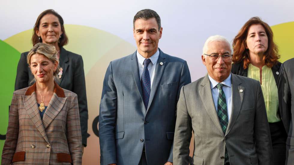 Portugal's Prime Minister Antonio Costa (2-R), Spain's Prime Minister Pedro Sanchez (C), and Minister of Labor, Solidarity and Social Security Ana Mendes Godinho (R), take a family picture during the XXXIII Portuguese-Spanish Summit in Viana do Castelo, Portugal, 04 November 2022. ESTELA SILVA/LUSA