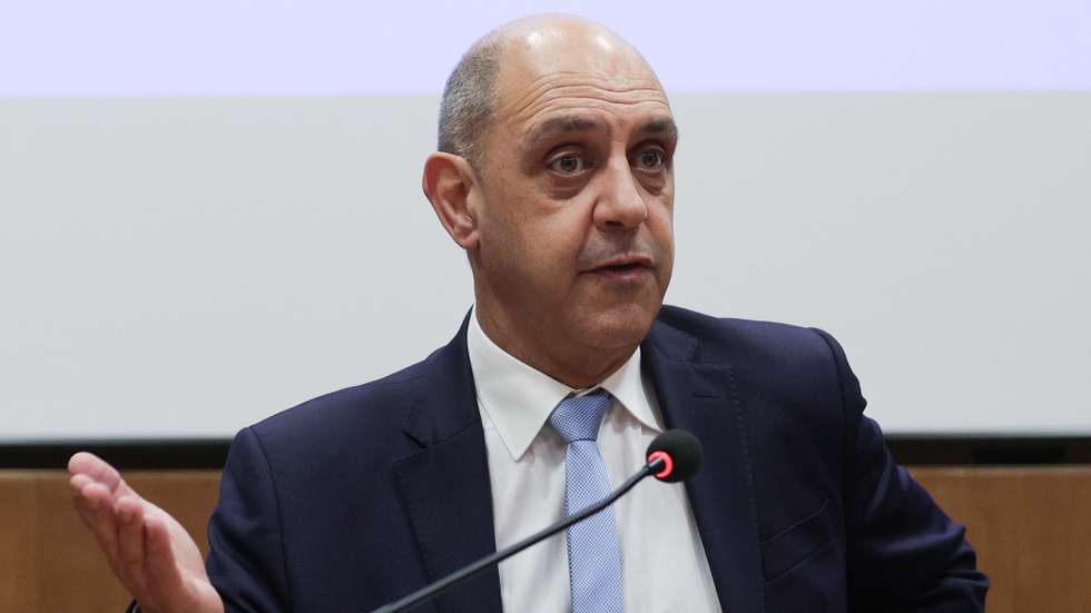 O ministro da Saúde, Manuel Pizarro, intervém na sessão de apresentação do Plano Estratégico do Ministério da Saúde: Resposta Sazonal em Saúde - Inverno 2022-2023, no auditório do Instituto Nacional de Saúde Doutor Ricardo Jorge, em Lisboa, 23 de novembro de 2022. ANTÓNIO COTRIM/LUSA