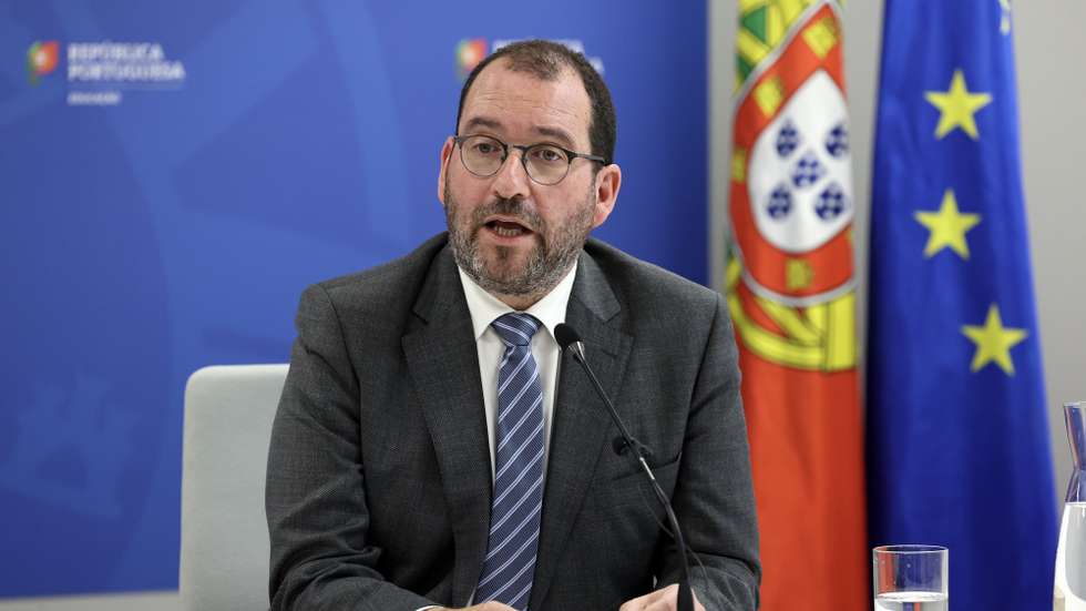 O ministro da Educação, João Costa, fala aos jornalistas em conferência de imprensa a propósito das reuniões com os sindicatos dos professores, no Minitério da Educação, Lisboa, 18 de janeiro de 2023. INÁCIO ROSA/LUSA