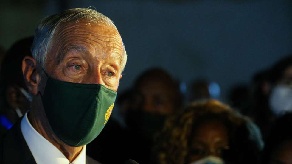 O Presidente de Portugal, Marcelo Rebelo de Sousa, fala aos jornalistas durante a visita ao Centro de Vacinação Paz Flor, em Luanda, Angola, 27 de novembro de 2021.  AMPE ROGÉRIO / LUSA