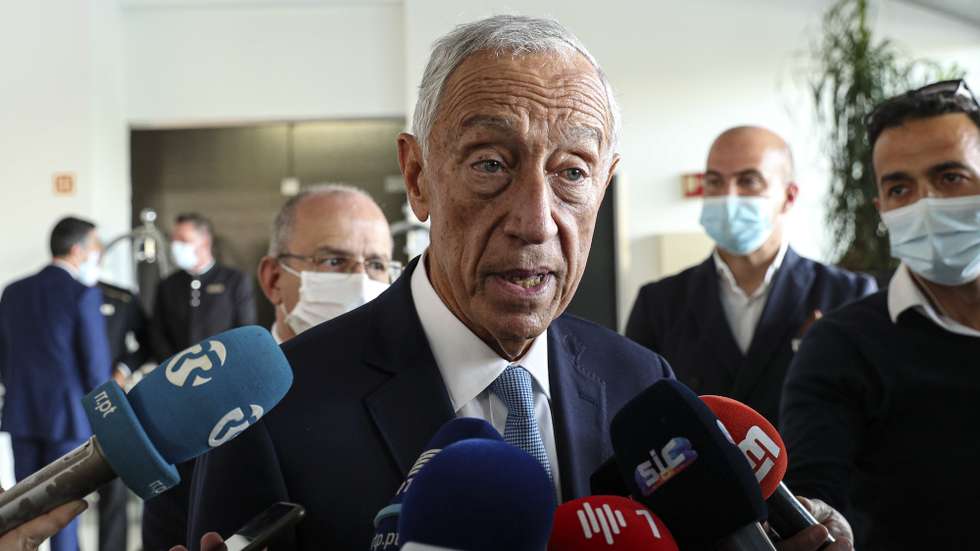 O Presidente da República, Marcelo Rebelo de Sousa, fala aos jornalistas no início da sessão de encerramento do XII congresso do sindicato dos Magistrados do Ministério Público, realizado numa unidade hoteleira em Vilamoura, Loulé, 26 de março de 2022. LUÍS FORRA/LUSA