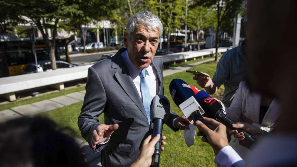 O antigo primeiro-ministro, José Sócrates, fala aos jornalistas à chegada ao Campus de Justiça, para ser ouvido pela juíza Margarida Alves sobre viagens ao Brasil, em Lisboa, 30 de junho de 2022. JOSE SENA GOULAO/LUSA
