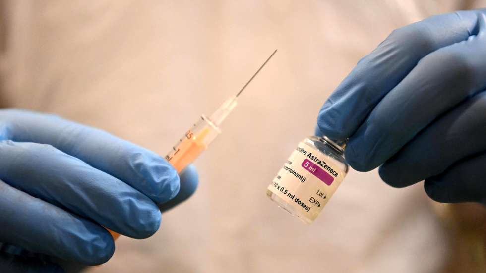 epa09120519 (FILE) - A pharmacist prepares the Oxford-AstraZeneca Covid19 vaccine at an NHS vaccination centre in Ealing, west London, Britain 22 February 2021 (reissued 07 April 2021). June Raine, head of the Medicines and Healthcare Regulatory products agency (MHRA) said in a media conference on 07 April 2021 that 19 people died of rare blood clots after receiving the AstraZeneca vaccine, which equals a risk of this kind of side effect to be about four in one million. People under 30 years of age are advised by MHRA to receive an alternative Covid-19 vaccine. *** Local Caption *** 56715824  EPA/NEIL HALL *** Local Caption *** 56715824
