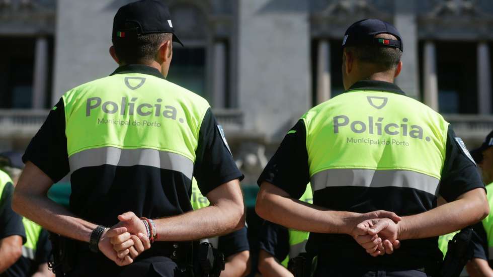 Em declarações à agência Lusa, o comandante da Polícia Municipal do Porto, António Leitão, destacou esta sexta-feira que a operação visou "desincentivar" a venda ambulante de comida e, consequentemente, "alertar" para os riscos que estas práticas têm para os consumidores, ao não estarem reguladas "do ponto de vista sanitário"
