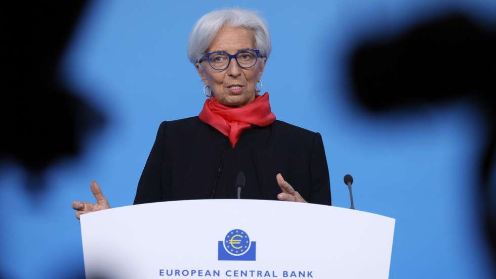 epa09644968 European Central Bank (ECB) President Christine Lagarde speaks during a press conference following the meeting of the Governing Council of the European Central Bank in Frankfurt am Main, Germany, 16 December 2021. The ECB Governing Council will hold a monetary policy meeting on 16 December.  EPA/RONALD WITTEK/POOL