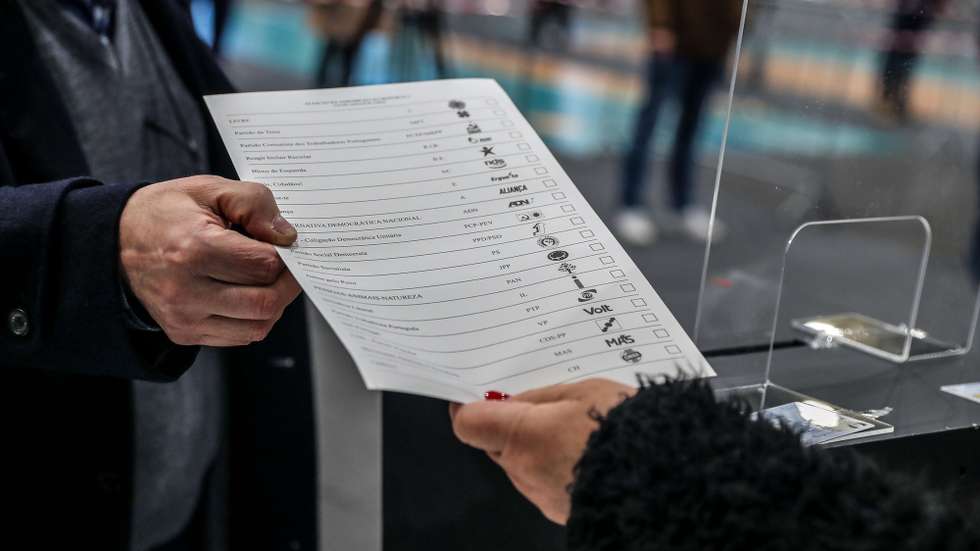 A voter citizen receives election paper at local Loures pooling station 30 january 2022 to elect new government .  More than 10 million voters living in Portugal and abroad are on the electoral roll to choose the 230 deputies for the Portuguese Parliament after the Parliament rejected the minority socialist government's 2022 state budget in November.     ANTONIO COTRIM/LUSA