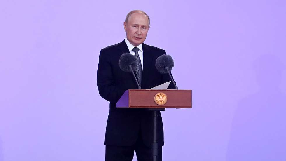 epa10122387 Russian President Vladimir Putin attends the opening ceremony of the the International Military-Technical Forum Army-2022 held at Patriot Park in Kubinka, outside Moscow, Russia, 15 August 2022. The 7th International Military-Technical Forum Army-2021 is held from 15 to 21 August 2022 at Patriot Expo, Kubinka Air Base and Alabino military training grounds.  EPA/MAXIM SHIPENKOV