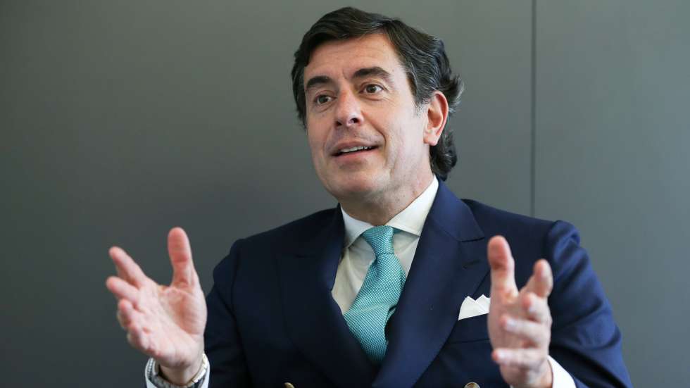 O diretor-geral da Associação Portuguesa de Empresas de Distribuição (APED), Gonçalo Lobo Xavier, fala durante uma entrevista à agência Lusa, na sede da APED, em Lisboa, 07 de abril de 2021. O diretor-geral da Associação Portuguesa de Empresas de Distribuição (APED) defendeu, em entrevista á Lusa, a venda dos autotestes covid-19 nos supermercados e hipermercados, salientando que o setor quer estar "na parte da solução". (ACOMPANHA TEXTO DA LUSA DO DIA MANUEL DE ALMEIDA