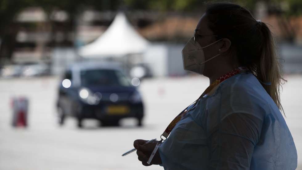 Centro de vacinação 'drive-thru', instalado no Queimódromo, junto ao Parque da Cidade, Porto, 8 de julho de 2021. O centro de vacinação 'drive-thru' entrou hoje funcionamento, devendo permitir a inoculação de 2.000 pessoas por dia. JOSÉ COELHO/LUSA