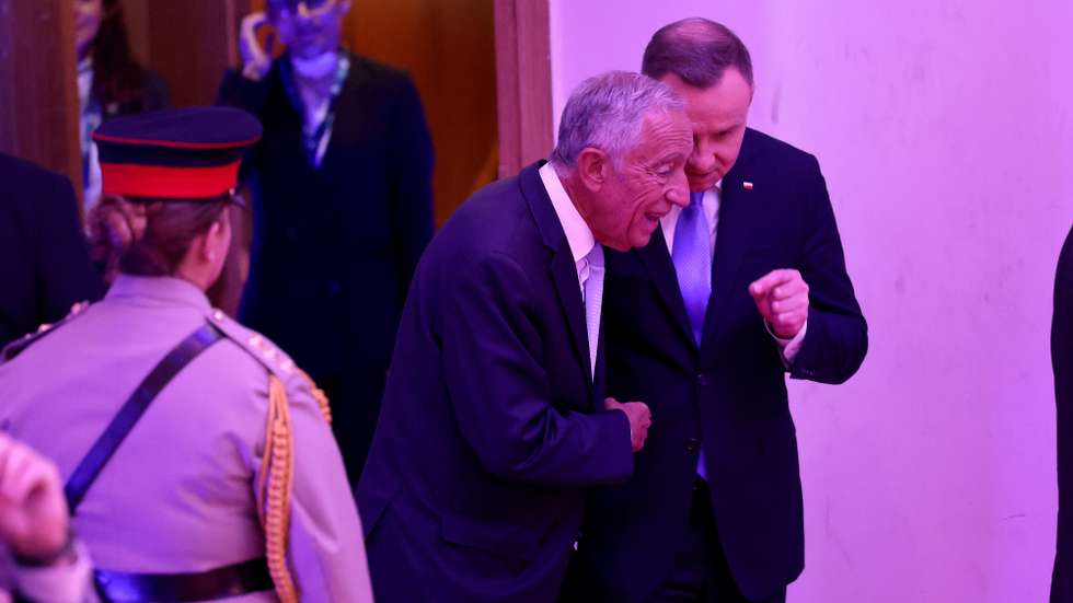 epa10227102 President of Portugal Marcelo Rebelo de Sousa (C) arrives for the joint press conference during the 17th Informal Meeting of the Non-Executive Heads of State of the European Union, known as the 'Arraiolos Group', in Valletta, Malta, 06 October 2022.  EPA/Domenic Aquilina