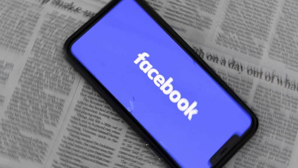 epa09020505 An illustration image shows a phone screen with the Facebook logo and Australian Newspapers at Parliament House in Canberra, Australia, 18 February 2021. Social media giant Facebook has moved to prohibit publishers and people in Australia from sharing or viewing Australian and international news content in response to Australia's proposed media bargaining laws.  EPA/LUKAS COCH AUSTRALIA AND NEW ZEALAND OUT