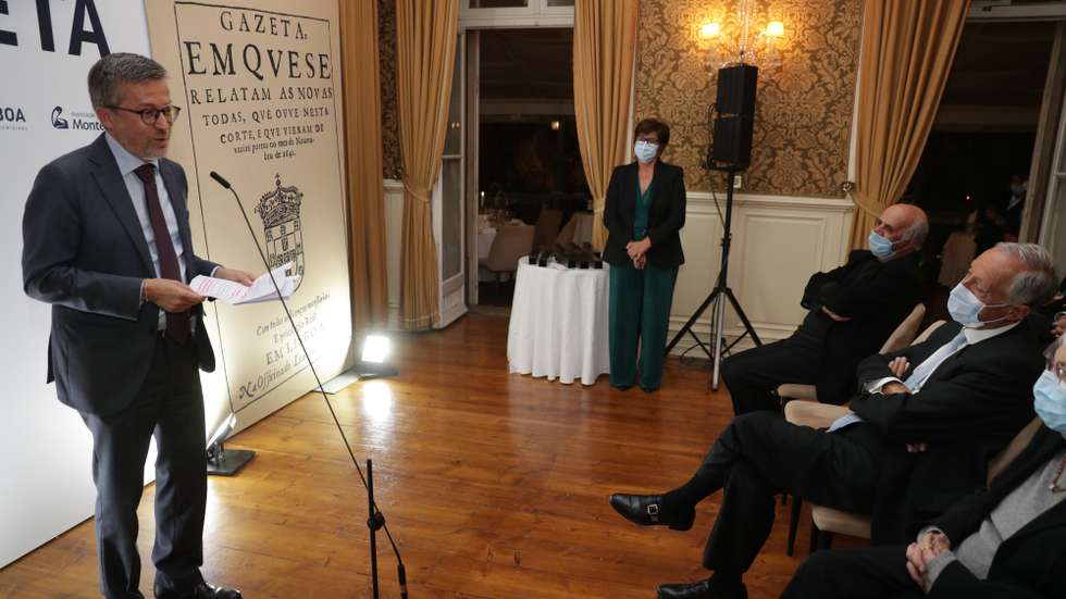 O presidente da Câmara Municipal de Lisboa, Carlos Moedas, discursa durante a entrega do Prémio Gazeta de Fotografia 2019/2020, no Grémio Literário, em Lisboa, 25 de novembro de 2021. TIAGO PETINGA/LUSA