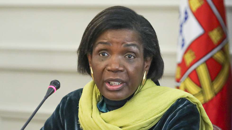 A ministra da Administração Interna, Francisca Van Dunem ,durante a conferência de imprensa  sobre o voto dos eleitores em isolamento devido à covid-19, Lisboa, 19 de janeiro de 2022. ANTÓNIO COTRIM/LUSA