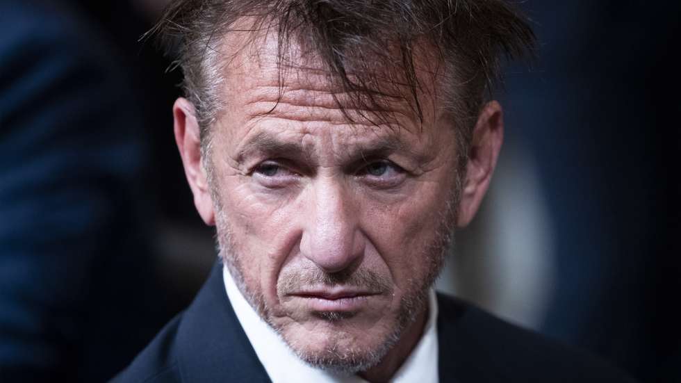 epa10030666 US actor Sean Penn attends a public hearing of the House Select Committee to Investigate the January 6th Attack on the US Capitol, on Capitol Hill in Washington, DC, USA, 23 June 2022. The series of public hearings examine former US President Donald J. Trump's role in plans to overturn the 2020 presidential election.  EPA/MICHAEL REYNOLDS