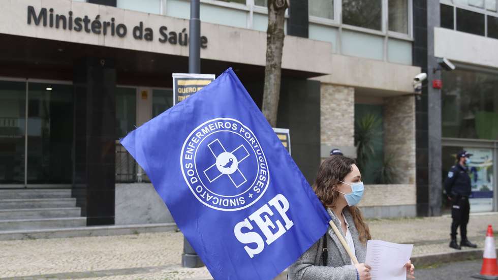Concentração de dirigentes do Sindicato dos Enfermeiros Portugueses pela abertura imediata do processo negocial, junto ao Ministério da Saúde, em Lisboa, 07 de abril de 2022. ANTÓNIO   COTRIM/LUSA