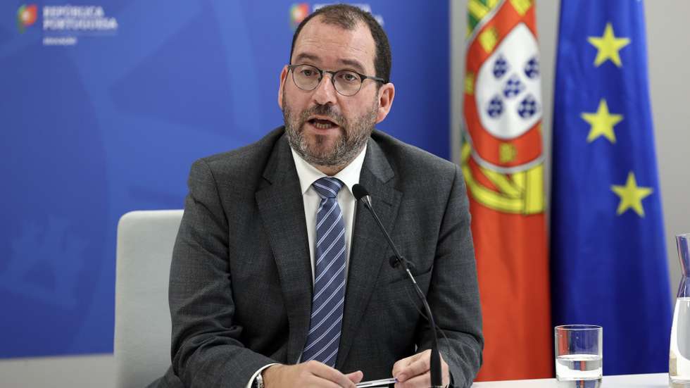 O ministro da Educação, João Costa, fala aos jornalistas em conferência de imprensa a propósito das reuniões com os sindicatos dos professores, no Minitério da Educação, Lisboa, 18 de janeiro de 2023. INÁCIO ROSA/LUSA