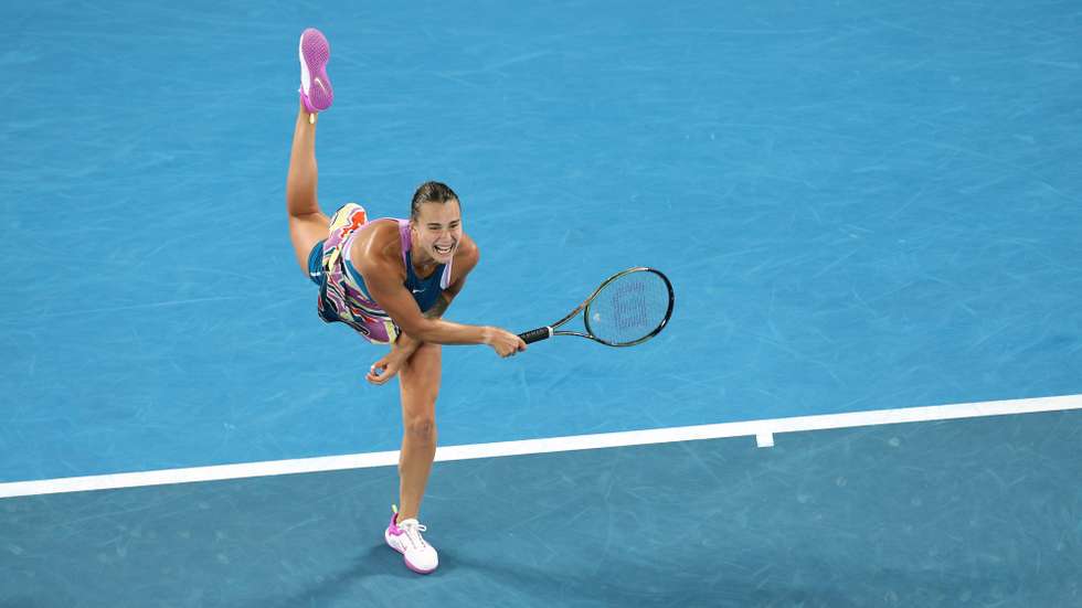 Aryna Sabalenka perdeu o primeiro set do torneio e do ano mas conseguiu dar a volta e fechar o encontro com 4-6, 6-3 e 6-4