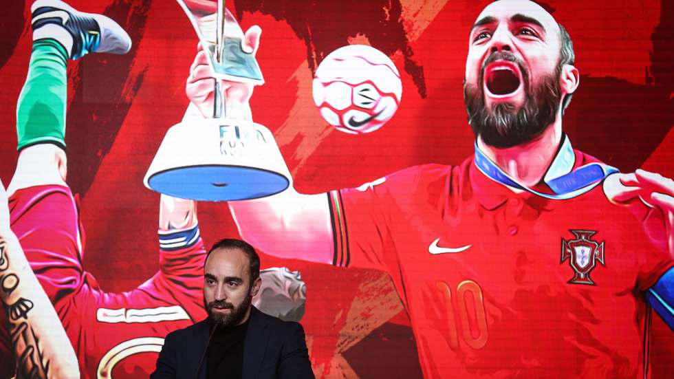 O capitão da seleção portuguesa de futsal, Ricardinho, durante uma conferência de imprensa onde anunciou o fim de carreira pela seleção nacional, na Cidade do Futebol, em Oeiras, 09 de novembro 2021. Depois de ter conquistado o título mais desejado da carreira, graças à vitória de Portugal sobre a Argentina (2-1), na final do Mundial2021, na Lituânia, o ala, de 36 anos, encerrou um trajeto de quase duas décadas na seleção com 187 jogos, 141 golos e dois grandes troféus. RODRIGO ANTUNES/LUSA