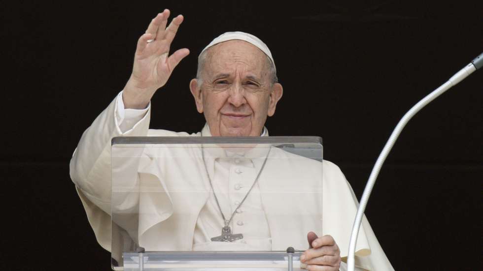 epa09852659 A handout picture provided by the Vatican Media shows Pope Francis celebrating Sunday Angelus Prayer from the window of his office overlooking Saint Peter's Square at the Vatican, 27 March 2022.  EPA/VATICAN MEDIA HANDOUT  HANDOUT EDITORIAL USE ONLY/NO SALES