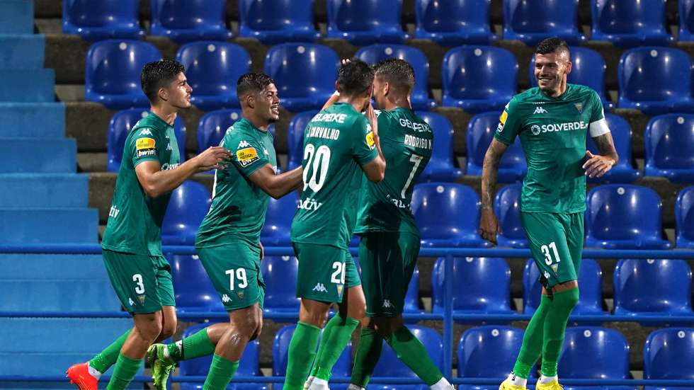 O jogador do Estoril Praia, Erison Danilo, festeja após marcar um golo contra o Vizela durante o jogo da 6.ª jornada da Primeira Liga de futebol, realizado no Estádio do Futebol Clube de Vizela, 12 de setembro de 2022. HUGO DELGADO/LUSA