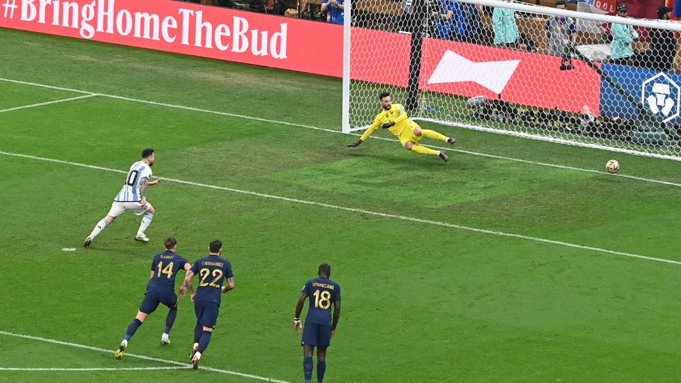 epa10372265 Lionel Messi (L) of Argentina scores the 1-0 from the penalty spot against goalkeeper Hugo Lloris of France during the FIFA World Cup 2022 Final between Argentina and France at Lusail stadium, Lusail, Qatar, 18 December 2022.  EPA/Georgi Licovski