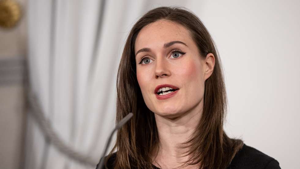 epa10473018 Finland's Prime Minister Sanna Marin attends a joint press statement with Austrian Chancellor Nehammer during a meeting at the Austrian Chancellery in Vienna, Austria, 17 February 2023.  EPA/CHRISTIAN BRUNA