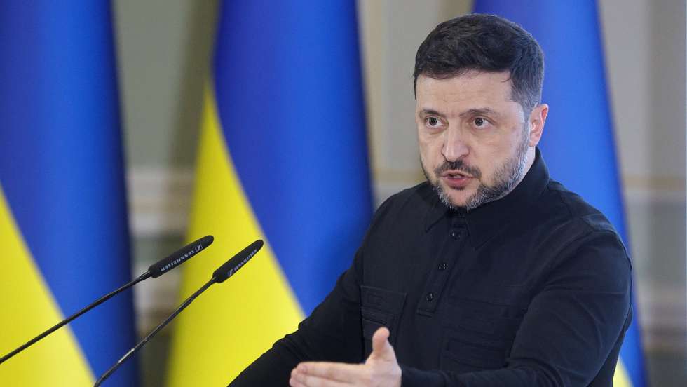 epa12608977 Ukrainian President Volodymyr Zelensky addresses a press conference on the occasion of Diplomatic Service Day in Kyiv, Ukraine, 22 December 2025, amid the Russian invasion. During the briefing, Zelensky responded to journalists' questions regarding peace negotiations mediated by the United States.  EPA/SERGEY DOLZHENKO