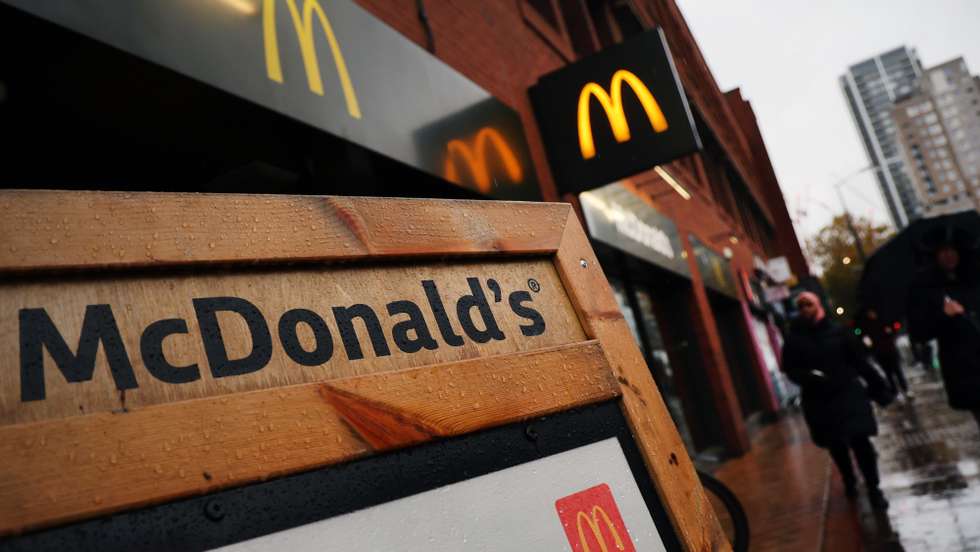 epa10974805 A McDonald’s fast food restaurant in London, Britain, 14 November 2023. The boss of McDonald's UK Alistair Macrow, has admitted the fast-food chain is receiving between one or two sexual harassment claims a week. Macrow stated to MP’s following a BBC investigation, that the fast food giant has received more than four hundred complaints from its workers over the last three months.  EPA/ANDY RAIN