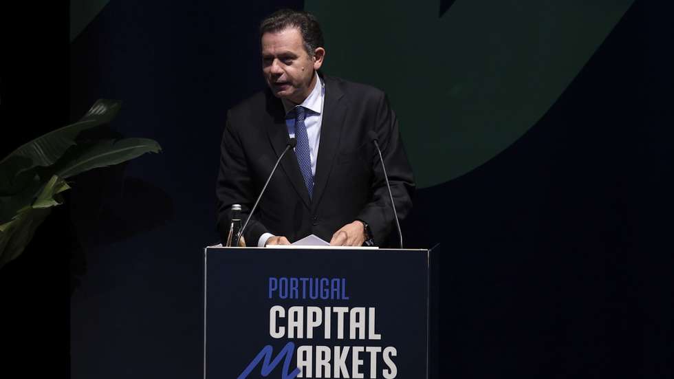 O primeiro-ministro, Luís Montenegro, intervém no Portugal Capital Markets Day Conference 2025, em Lisboa, 12 de novembro de 2025. ANTÓNIO COTRIM/LUSA