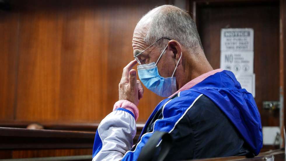O ex-banqueiro João Rendeiro no Tribunal de Verutam, onde foi presente a um a juiz, Durban, África do Sul, 17 de dezembro de 2021. O juiz sul-africano Rajesh Parshotam decidiu esta sexta-feira que João Rendeiro fica detido provisoriamente até 10 de Janeiro e até que Portugal formalize o pedido de extradição, João Rendeiro foi preso no sábado, num hotel em Durban, na província sul-africana do KwaZulu-Natal, numa operação que resultou da cooperação entre as polícias portuguesa, angolana e sul-africana. LUÍS MIGUEL FONSECA/LUSA