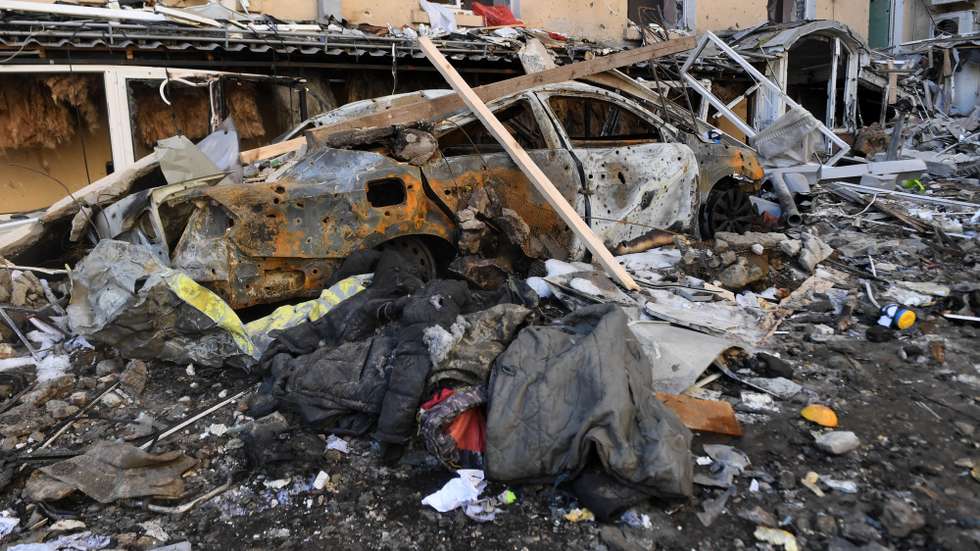 epa09842957 A car destroyed after shelling is seen in Kharkiv, Ukraine, 22 March 2022. Russian troops entered Ukraine on 24 February prompting the country's president to declare martial law and triggering a series of severe economic sanctions imposed by Western countries on Russia.  EPA/Andrzej Lange POLAND OUT