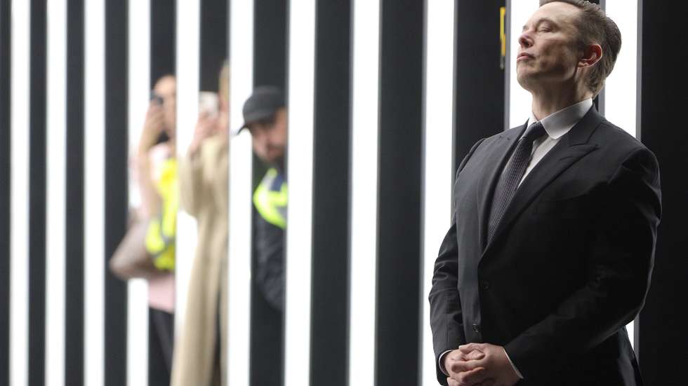 epaselect epa09842270 Tesla CEO Elon Musk attends the opening day of the Tesla 'Gigafactory' in Gruenheide near Berlin, Germany, 22 March 2022.  EPA/CHRISTIAN MARQUARDT  / POOL