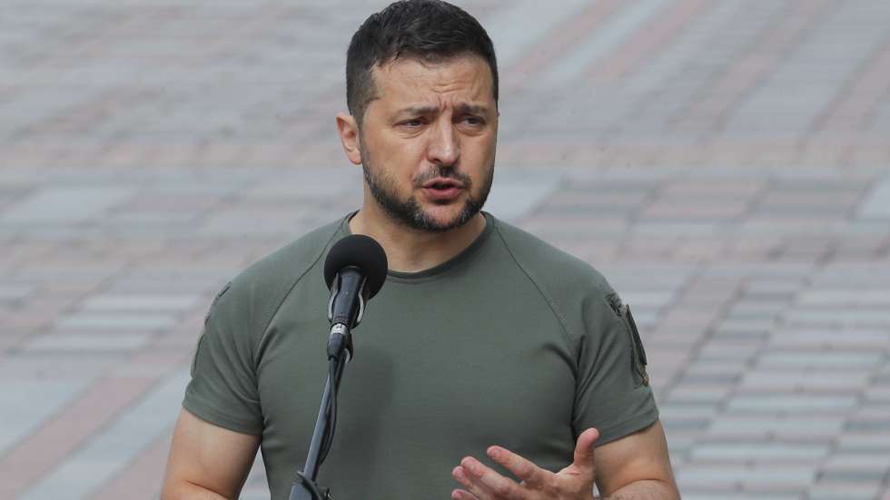 epa10173758 Ukrainian President Volodymyr Zelensky speaks during a meeting with the President of the Republic of Latvia Egils Levits, and the Polish Prime Minister Mateusz Morawiecki in Kyiv, Ukraine, 09 September 2022. Egils Levits and Mateusz Morawiecki arrived in Kyiv to meet with top Ukrainian officials amid the Russian invasion.  EPA/SERGEY DOLZHENKO