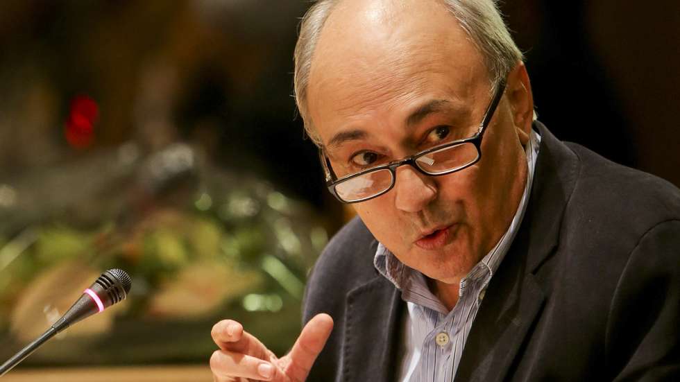 António Mega Ferreira usa da palavra no lançamento do livro “Rómulo de Carvalho/António Gedeão – Príncipe Perfeito”, de Cristina Cravalho, durante o lançamento deste livro, em Lisboa, 24 de outubro de 2012. JOÃO RELVAS/LUSA