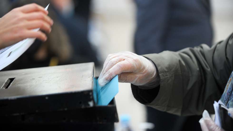 Eleitores votam antecipadamente para as Eleições Presidenciais de 2021 na Camâra Municipal das Caldas da Rainha, as eleições presidenciais realizam-se no próximo dia 24 de Janeiro de 2021. 17 de janeiro de 2021. CARLOS BARROSO/LUSA