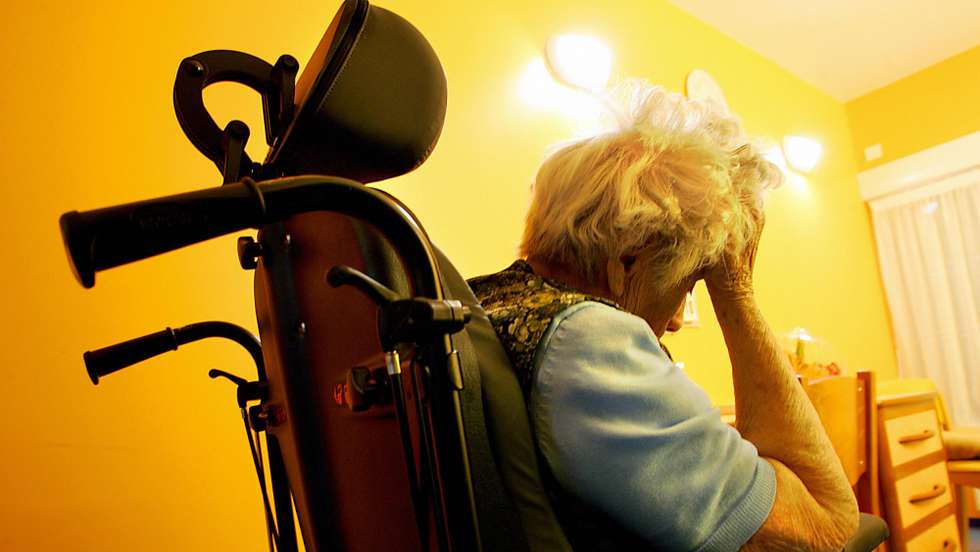 A Alzheimer Portugal - Delegação Centro, criada em 2003, está sediada na cidade de Pombal, no distrito de Leiria. Dispõe de um centro de dia, com 15 utentes, e um centro de atendimento, através do qual presta cerca de 200 atendimentos mensais. Tem 12 funcionários.