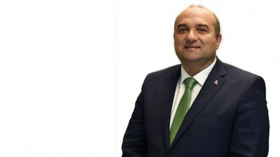 O presidente da câmara até à semana passada, Carlos Bernardes, de 53 anos, foi encontrado morto em casa no dia 3