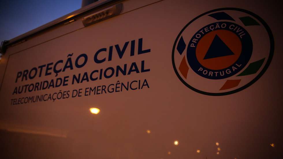 A Proteção Civil da Batalha está a realojar os habitantes do prédio onde aconteceu a explosão
