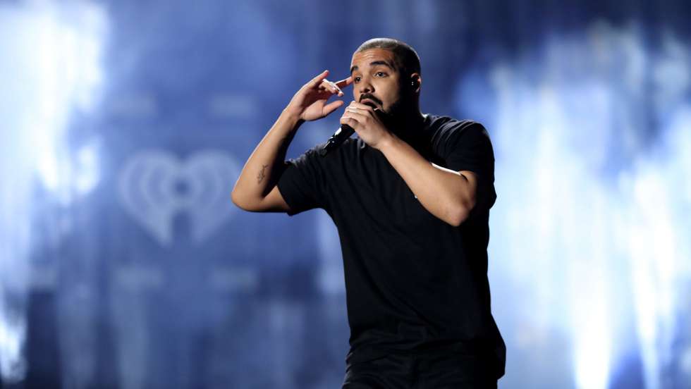Um artista ser nomeado e retirar-se da corrida já depois da organização anunciar publicamente a lista de nomeações é algo com poucos ou nenhuns precedentes na história dos Grammys