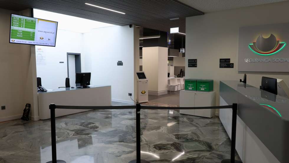 No caso do subsídio social de desemprego inicial foram abrangidos 10.615 beneficiários, um crescimento de 7,4% comparativamente a janeiro e de 30,7% face ao mesmo mês do ano anterior